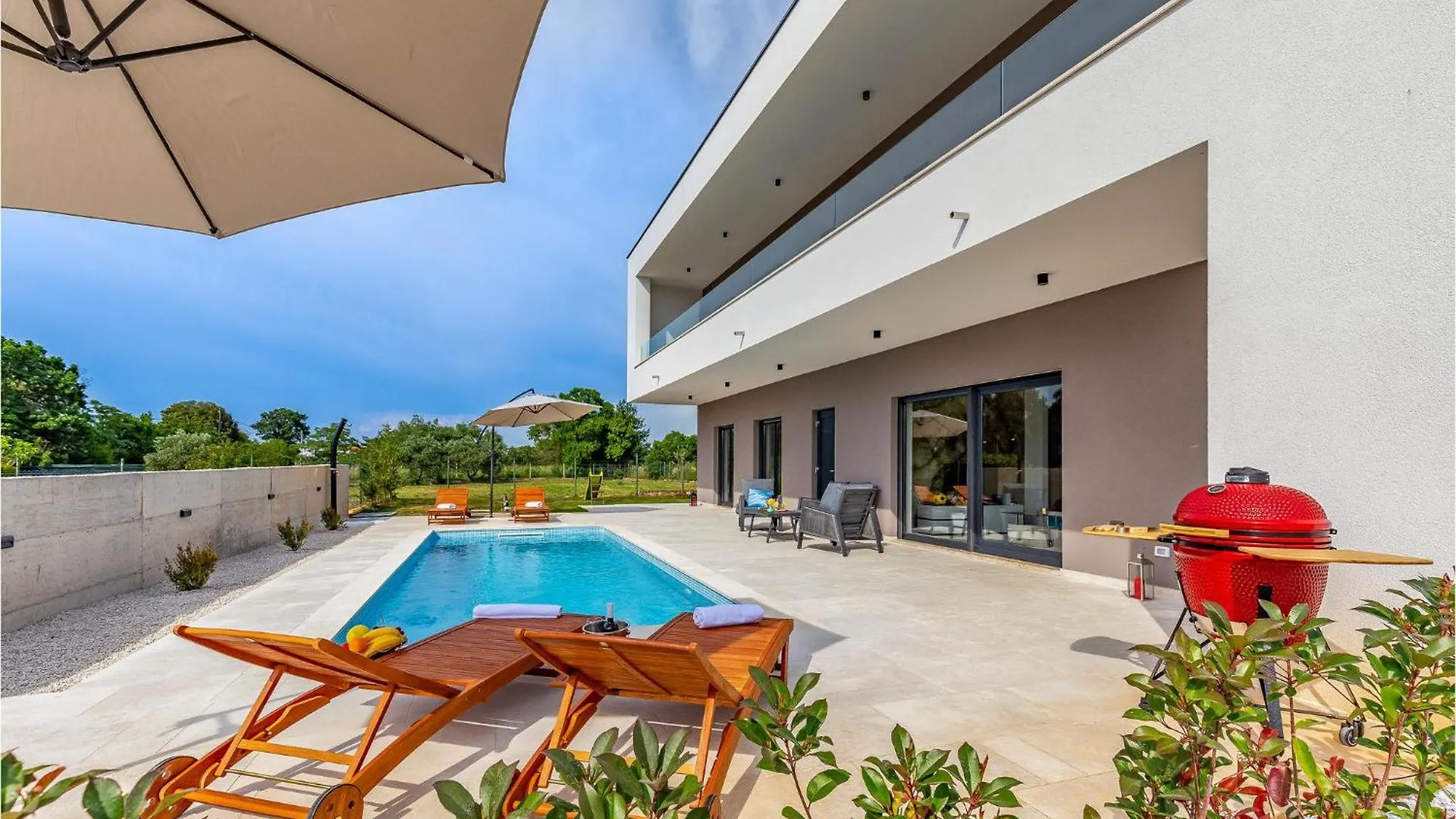 Gorgeous Home In Valbandon