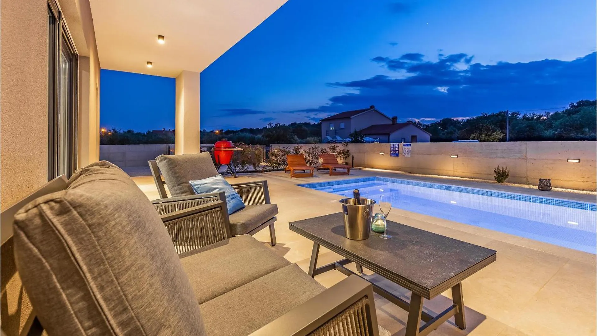 Gorgeous Home In Valbandon