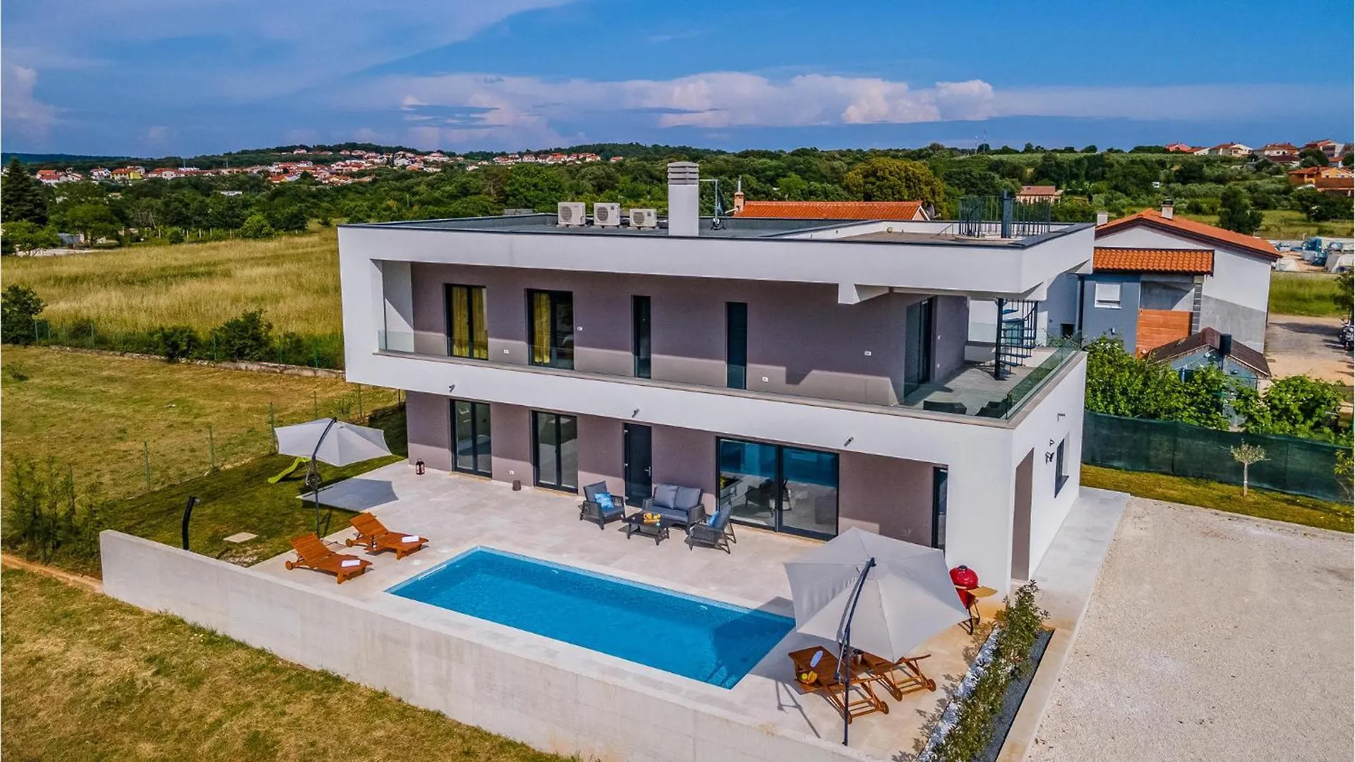 Gorgeous Home In Valbandon 0*,
