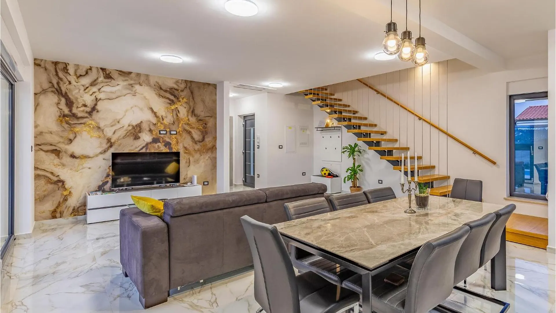 Gorgeous Home In Valbandon Croatia