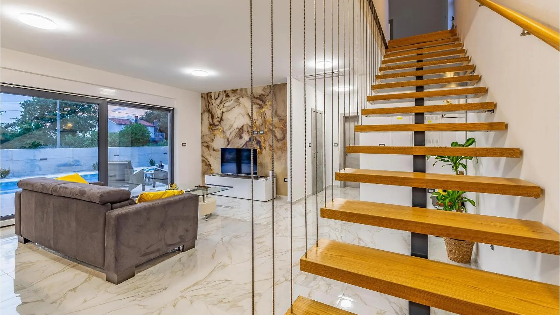 Gorgeous Home In Valbandon